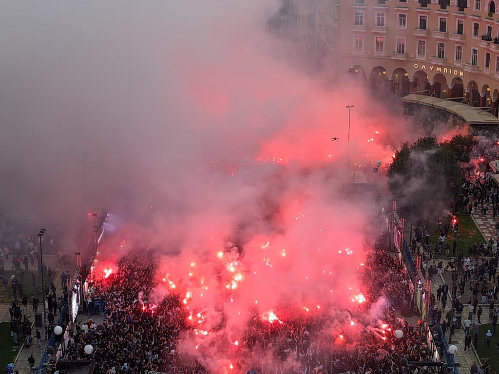 ΠΑΟΚ: Η Θεσσαλονίκη ντύθηκε στα ασπρόμαυρα