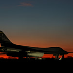 Η μεγάλη νύχτα του Τραμπ: Οι 4 ώρες που θα «καταστρέψει το Ιράν» και το μικρό… καλάθι της Τεχεράνης