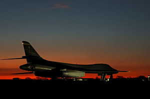 Η μεγάλη νύχτα του Τραμπ: Οι 4 ώρες που θα «καταστρέψει το Ιράν» και το μικρό… καλάθι της Τεχεράνης