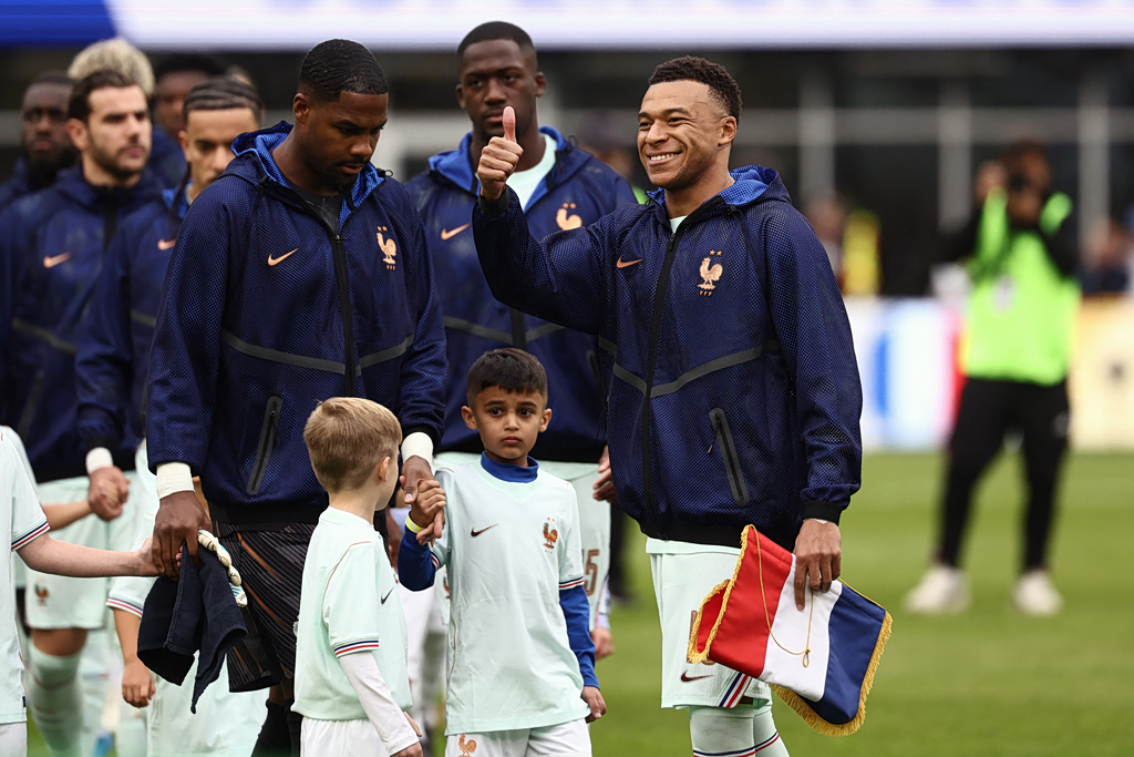 Το νέο περιστατικό με Εμπαπέ: Απαίτησε το περιβραχιόνιο για δέκα λεπτά συμμετοχής