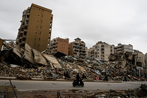 Το Ισραήλ χτυπά στόχους της Χεζμπολάχ στη Βηρυτό – Ιρανικά πυρομαχικά πλήττουν το Τελ Αβίβ