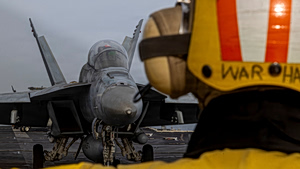 «Πρόγραμμα Μανχάταν Νο2 δεν θα υπάρξει»: Με ομάδα στρατιών στο κατώφλι του Ιράν απειλούν οι ΗΠΑ