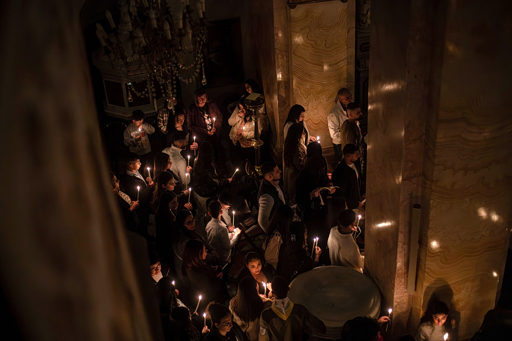 Ιεροσόλυμα: Πώς θα γίνει η αφή του Αγίου Φωτός και η μεταφορά του στην Ελλάδα