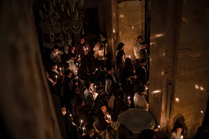 Ιεροσόλυμα: Πώς θα γίνει η αφή του Αγίου Φωτός και η μεταφορά του στην Ελλάδα