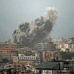 Βομβαρδισμοί στην Τεχεράνη, απειλές για «καταστροφικά» αντίποινα – Στο τραπέζι εκεχειρία 45 ημερών