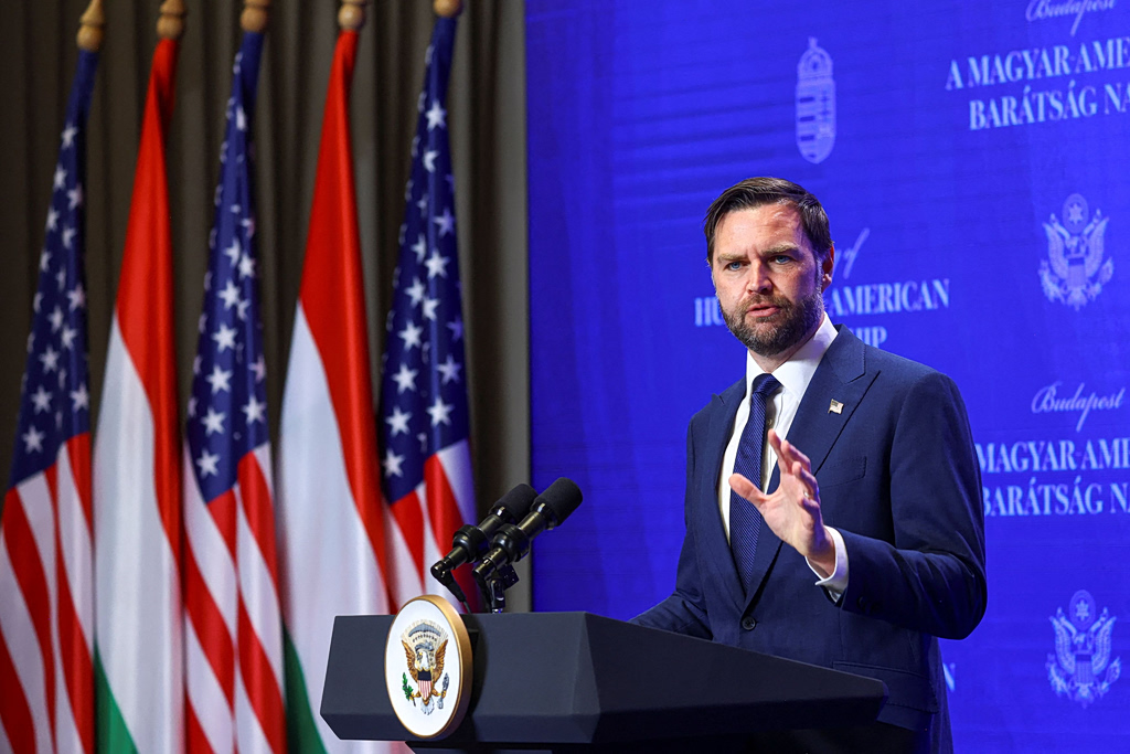 «Έχουμε όπλα που δεν αποφασίσαμε ακόμη να χρησιμοποιήσουμε» – Σοκ από τον υπαινιγμό του Τζέι Ντι Βανς