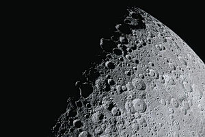 Οι «σκοτεινοί» κρατήρες της Σελήνης πιθανότητα κρύβουν νερό – Ανοίγει ο δρόμος για την δημιουργία αποικιών;