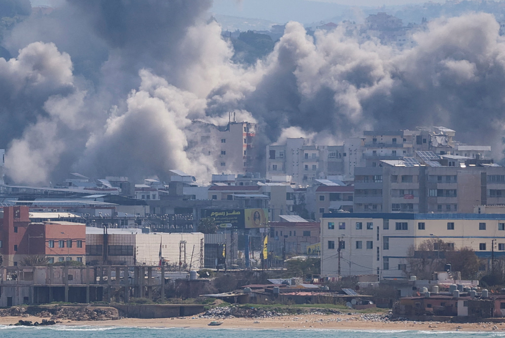 Τραμπ: Συμφωνία στα περισσότερα από τα 15 σημεία – Χτυπήθηκε το διυλιστήριο πετρελαίου Lavan του Ιράν