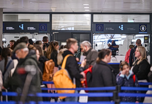 Νέα πραγματικότητα στα αεροδρόμια της Ευρώπης: Χάος από ουρές και καθυστερήσεις – Τι συμβαίνει με το σύστημα ελέγχου