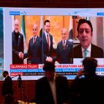 Σε θετικό κλίμα οι διαπραγματεύσεις ΗΠΑ-Ιράν – Δύο αμερικανικά πλοία πέρασαν από το Ορμούζ πριν ξεκινήσουν οι συνομιλίες