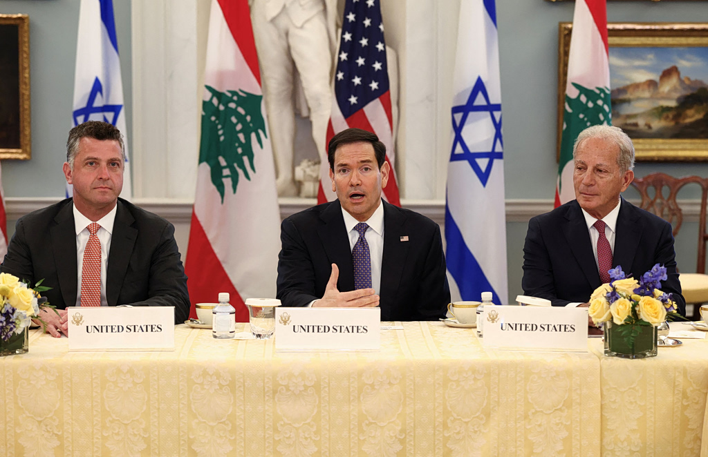 Άρχισαν οι συνομιλίες Λιβάνου-Ισραήλ στην Ουάσινκτον – Απέφυγαν να δώσουν χειραψία οι πρέσβεις των δύο χωρών