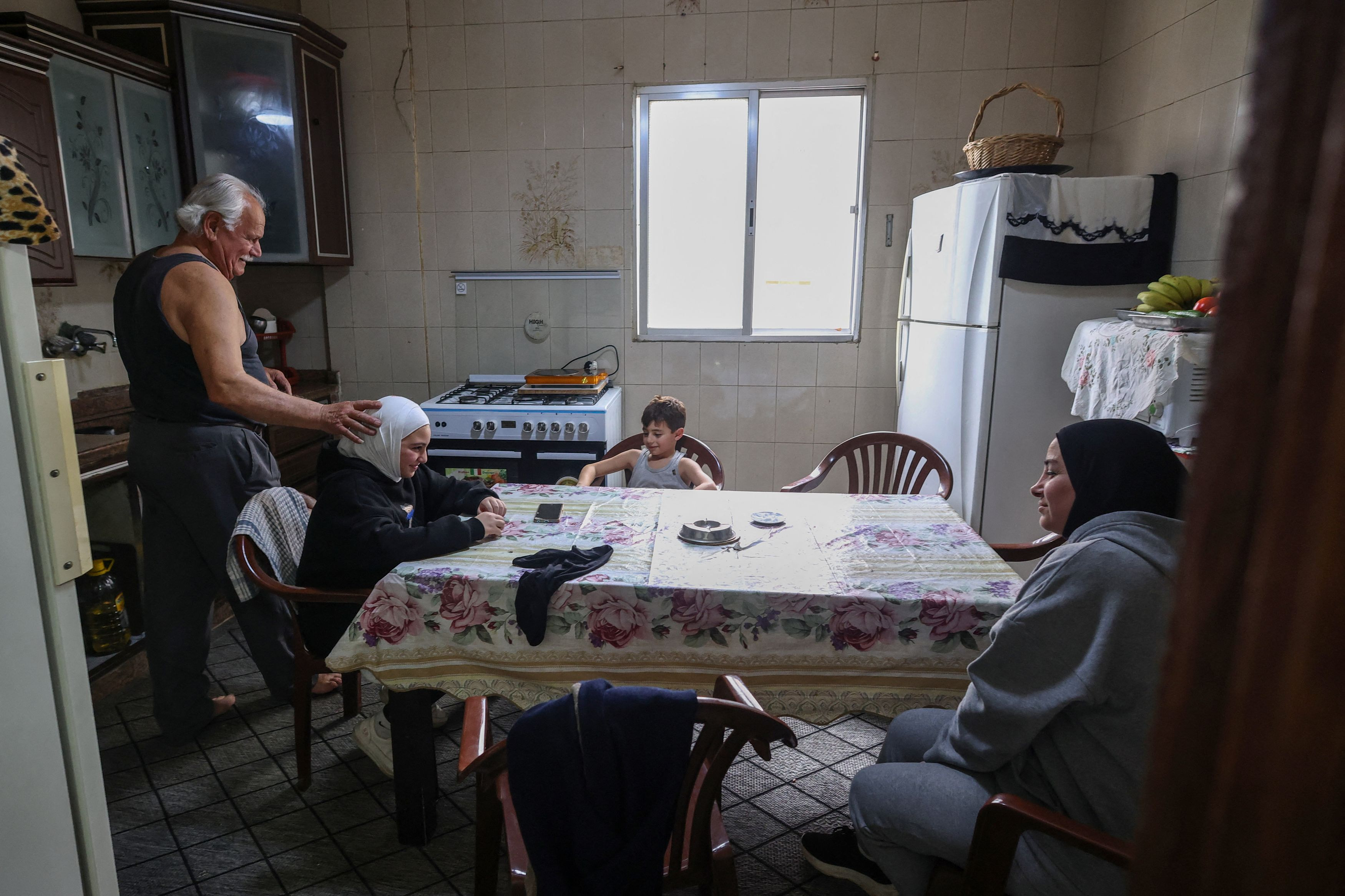 &Lambda;ί&beta;&alpha;&nu;&omicron;&sigmaf;: &laquo;Ή&tau;&alpha;&nu; &kappa;ά&pi;&omicron;&tau;&epsilon; &tau;&alpha; &sigma;&pi;ί&tau;&iota;&alpha; &mu;&alpha;&sigmaf;&raquo; &ndash; &Chi;&iota;&lambda;&iota;ά&delta;&epsilon;&sigmaf; &epsilon;&kappa;&tau;&omicron;&pi;&iota;&sigma;&mu;έ&nu;&omicron;&iota; &epsilon;&pi;&iota;&sigma;&tau;&rho;έ&phi;&omicron;&upsilon;&nu; &kappa;&alpha;&iota; &alpha;&nu;&tau;&iota;&kappa;&rho;ί&zeta;&omicron;&upsilon;&nu; &epsilon;&rho;&epsilon;ί&pi;&iota;&alpha; &kappa;&alpha;&iota; &sigma;&upsilon;&nu;&tau;&rho;ί&mu;&mu;&iota;&alpha;