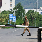 Ο Τραμπ «κρατά» πίσω τον Βανς και το Ιράν στέλνει τον Αραγτσί στο Πακιστάν: Πόσο πιθανό είναι να υπογραφεί συμφωνία ειρήνης