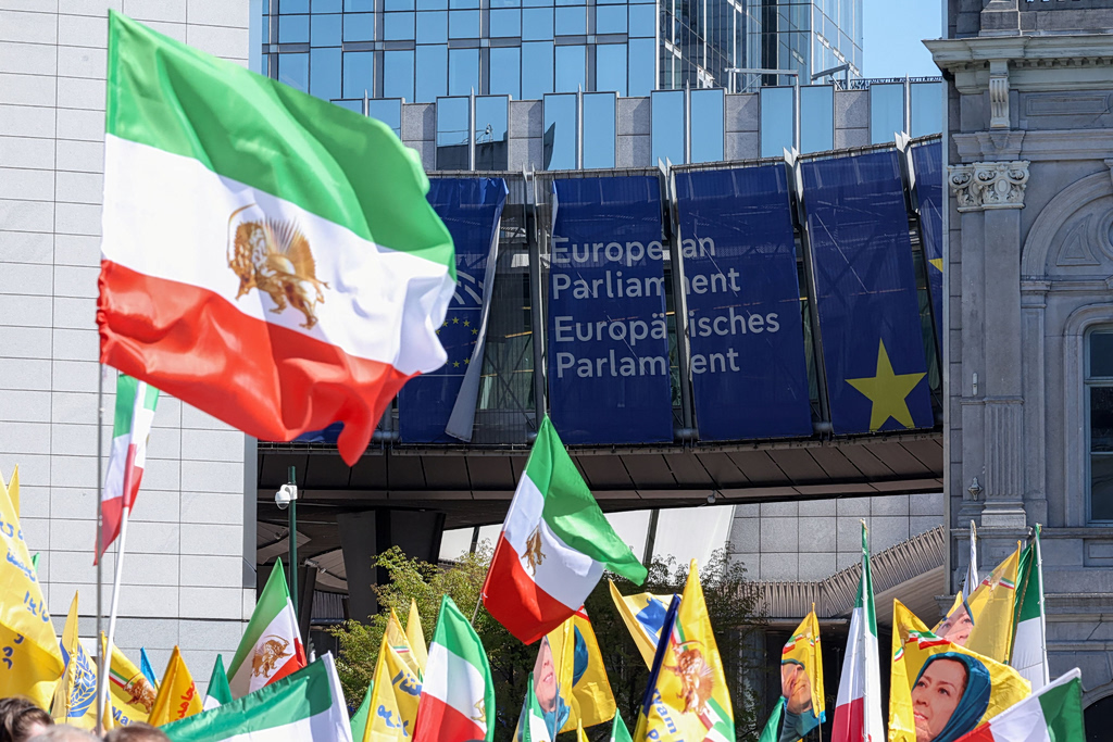 Στο «κόκκινο» οι σχέσεις Ηνωμένες Πολιτείες – Ιράν: Εκεχειρία με το… σταγονόμετρο