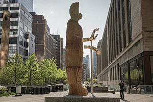 Δεύτερη ζωή για ένα υπέροχο άγλαμα του Βούδα: Μετά την καταστροφή του από τους Ταλιμπάν, στέκεται τώρα στο Μανχάταν