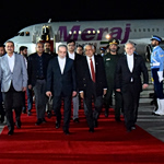 Ο Τραμπ «κρατά» πίσω τον Βανς και το Ιράν στέλνει τον Αραγτσί στο Πακιστάν: Πόσο πιθανό είναι να υπογραφεί συμφωνία ειρήνης