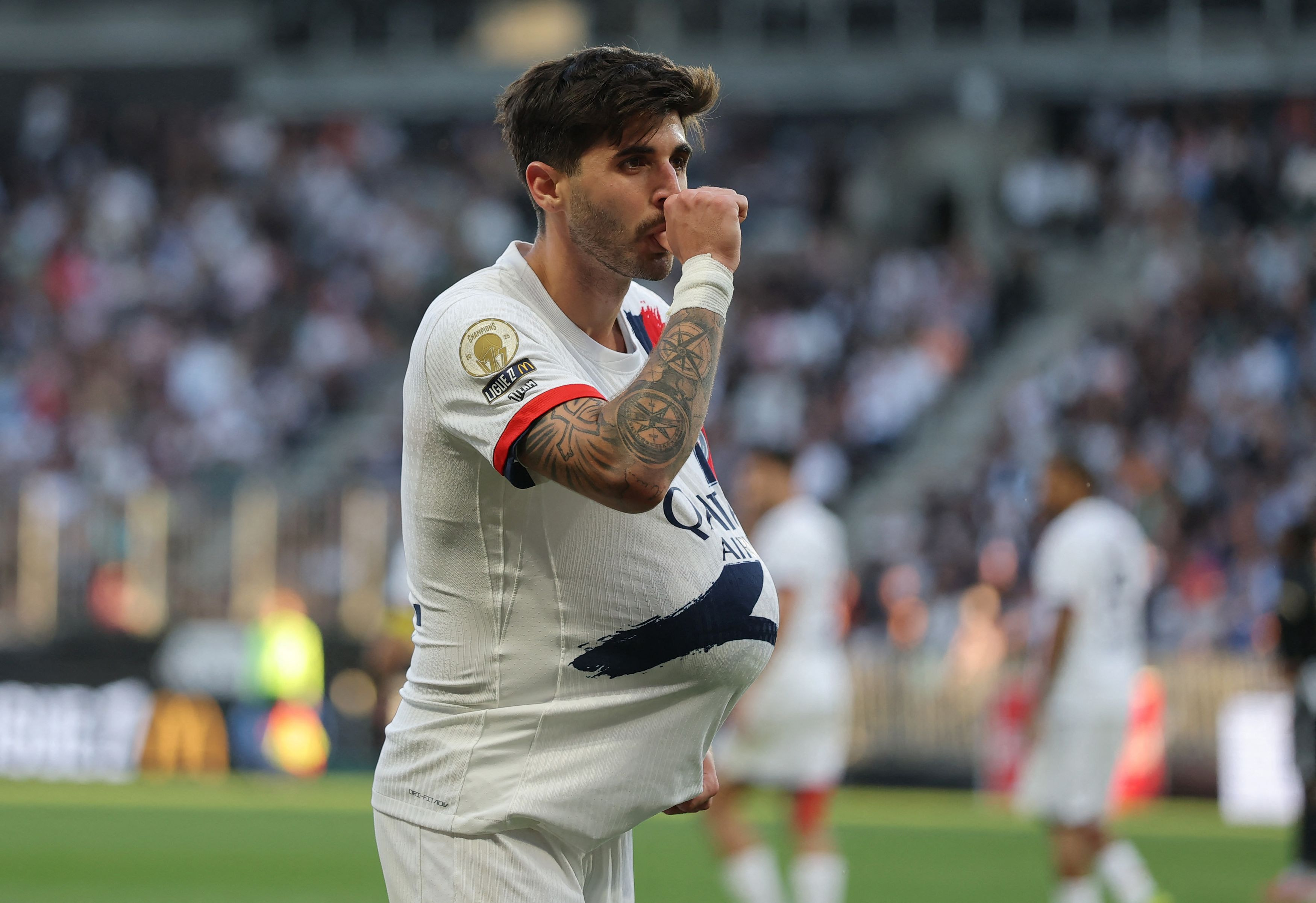 Ligue 1: &Pi;&rho;&omicron;&epsilon;&lambda;&alpha;ύ&nu;&epsilon;&iota; &pi;&rho;&omicron;&sigmaf; &tau;&omicron; &tau;ί&tau;&lambda;&omicron; &eta; &Pi;&alpha;&rho;ί &ndash; &Nu;ί&kappa;&eta; &mu;&epsilon; &pi;&rho;&omega;&tau;&alpha;&gamma;&omega;&nu;&iota;&sigma;&tau;ή &tau;&omicron;&nu; &Gamma;&iota;ά&rho;&epsilon;&mu;&tau;&sigma;&omicron;&upsilon;&kappa; &gamma;&iota;&alpha; &tau;&eta;&nu; &Lambda;&iota;ό&nu;
