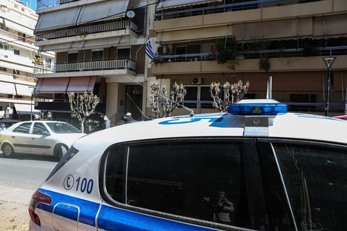 &Sigma;&omicron;&kappa; &sigma;&tau;&eta; &Lambda;ά&rho;&iota;&sigma;&alpha;: &Mu;&eta;&tau;έ&rho;&alpha; &kappa;&alpha;&iota; &kappa;ό&rho;&eta; &beta;&rho;έ&theta;&eta;&kappa;&alpha;&nu; &nu;&epsilon;&kappa;&rho;έ&sigmaf; &mu;έ&sigma;&alpha; &sigma;&tau;&omicron; &sigma;&pi;ί&tau;&iota; &tau;&omicron;&upsilon;&sigmaf;