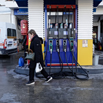 FT: Η ΕΕ εξετάζει την επιβολή δελτίου καυσίμων – «Θα είναι μια μακρά κρίση»