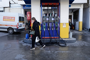 FT: Η ΕΕ εξετάζει την επιβολή δελτίου καυσίμων – «Θα είναι μια μακρά κρίση»