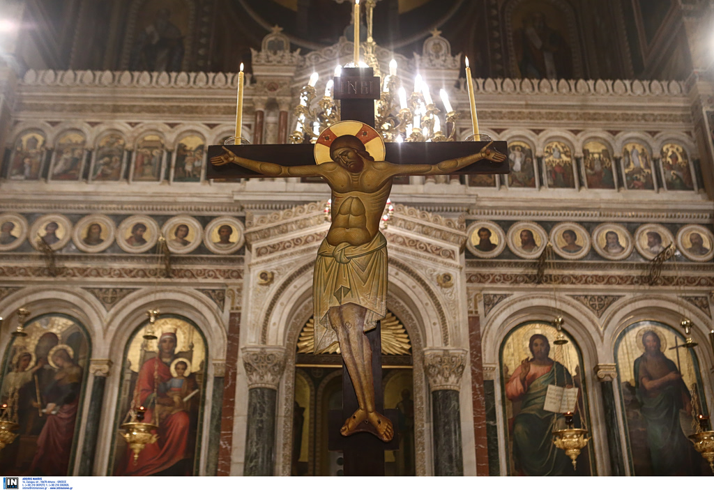 Μεγάλη Πέμπτη: «Σήμερον κρεμάται επί ξύλου…» – Η ακολουθία των Παθών και τα 12 Ευαγγέλια