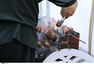 Ξεχάστε ό,τι γνωρίζατε για τον καιρό του Πάσχα – Η μεγάλη ανατροπή που κάνει το σούβλισμα… παιχνιδάκι