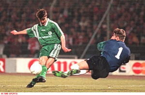 30 χρόνια μετά: Το έπος του Παναθηναϊκού στο Άμστερνταμ ζωντανεύει ξανά