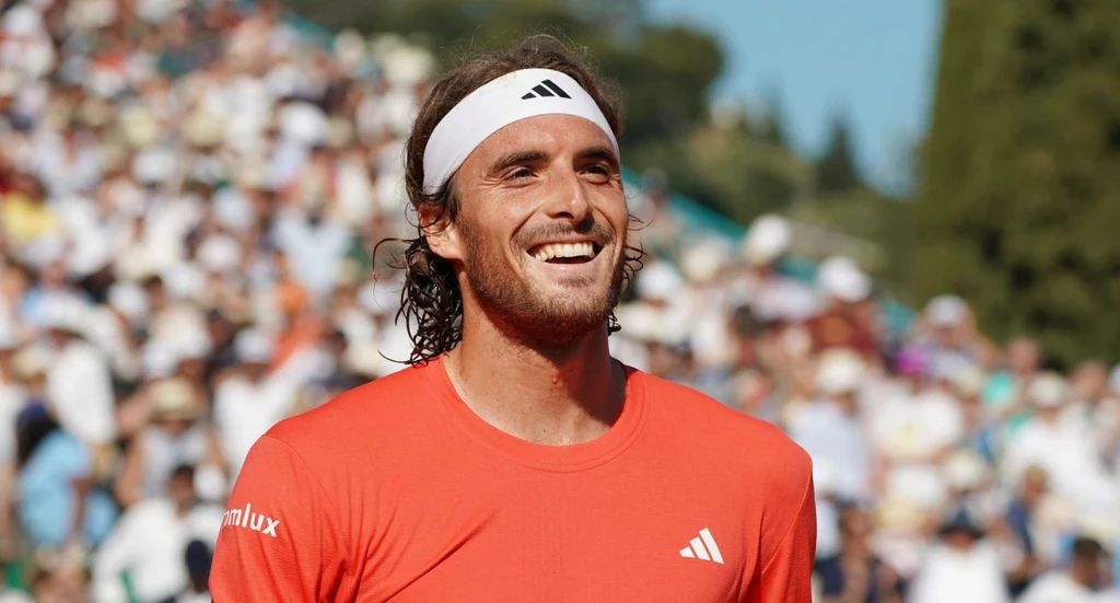 Η αγκαλιά του Τσιτσιπά με τη σύντροφο του μετά την πρόκριση στο Madrid Open (vid)