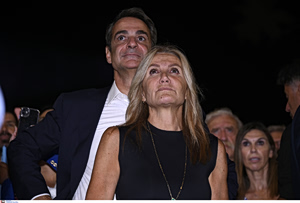 Παραμένει στο νοσοκομείο η Μαρέβα – Στον «Ευαγγελισμό» το πρωί της Κυριακής για 4 ώρες ο Κυριάκος Μητσοτάκης