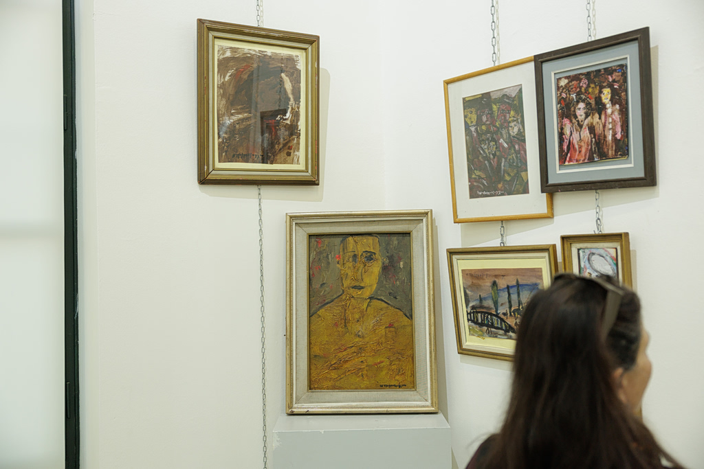 Με επιτυχία τα εγκαίνια της αναδρομικής έκθεσης «1964–2026» του Νίκου Τζιζμετζόγλου