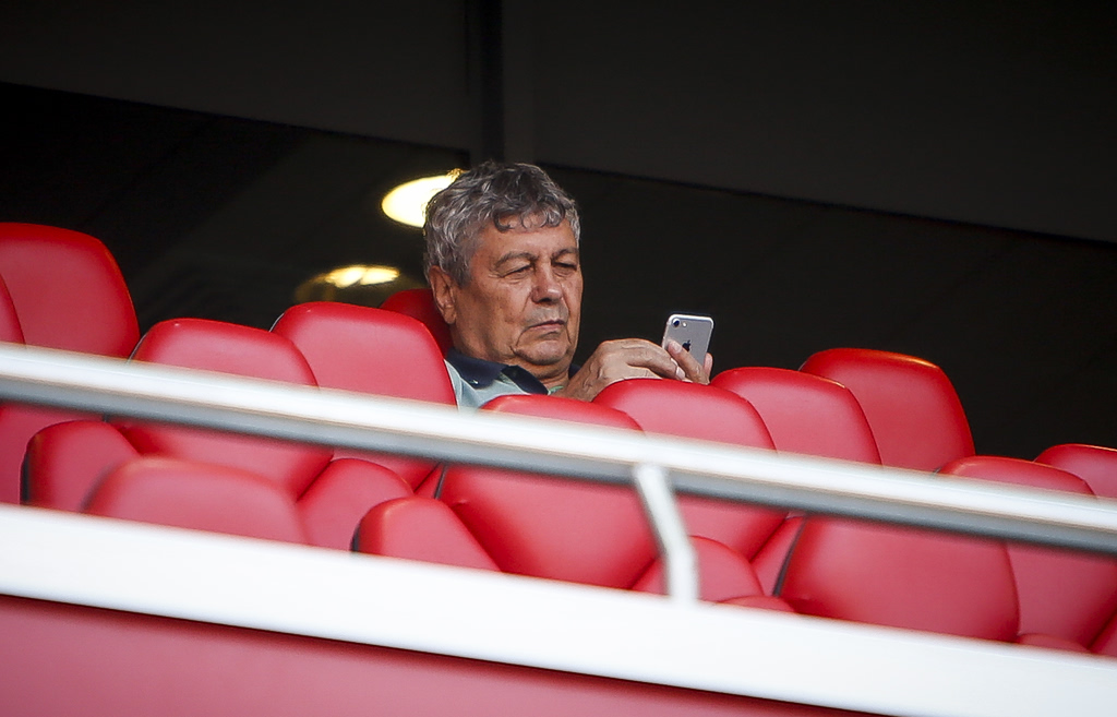 Σε τεχνητό κώμα ο Μιρτσέα Λουτσέσκου – Φεύγει για Ρουμανία μετά το ματς με τον ΠΑΟ ο Ραζβάν