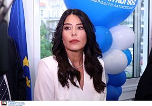 Η Αφροδίτη Λατινοπούλου μιμήθηκε τη Ζωή Κωνσταντοπούλου on air – «Είναι η Ελένη Λουκά της πολιτικής»