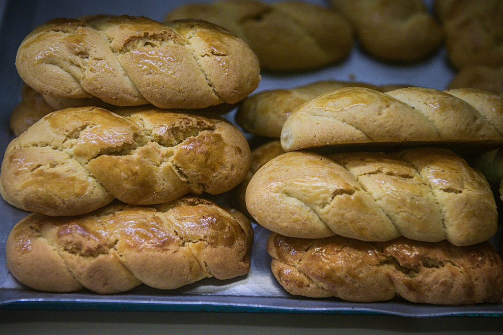 Η Αργυρώ Μπαρμπαρίγου μας δείχνει τη συνταγή για πεντανόστιμο τσουρέκι – Και δεν θέλει μίξερ! (βίντεο)