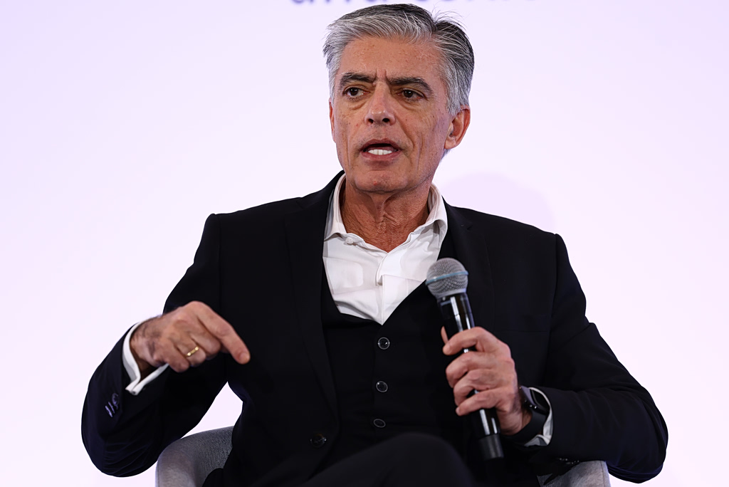 Η επική στιγμή που ο Νίκος Ευαγγελάτος «κάρφωσε» την ελληνική σημαία στη Σελήνη