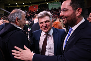 ΠΑΣΟΚ: Θέμα ωρών η προσχώρηση Φαραντούρη