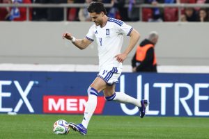 Οπαδός της Γουέστ Χαμ αιφνιδιάζει τον Μαυροπάνο με τα ελληνικά του