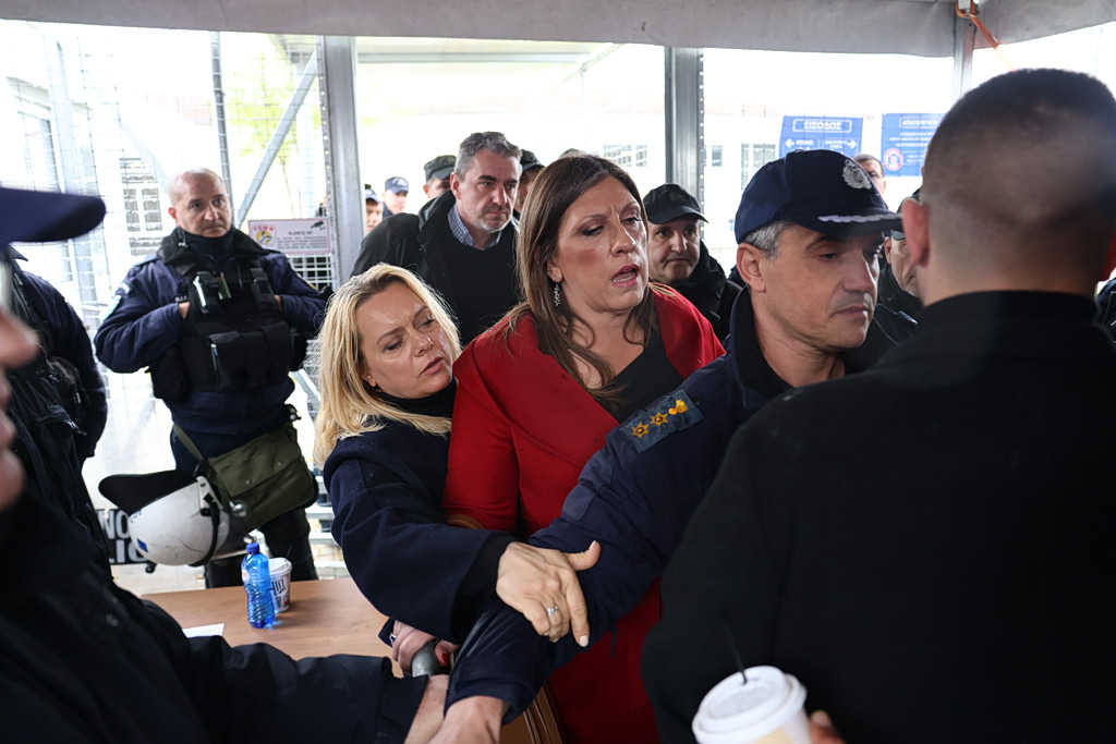 Δίκη για τα Τέμπη: Ξεκίνησε με εντάσεις η δεύτερη συνεδρίαση – Αυστηρά μέτρα και αντιδράσεις