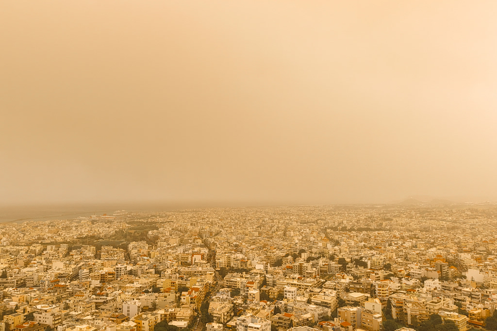 Ηράκλειο: Επτά ακυρώσεις και 12 ανακατευθύνσεις πτήσεων λόγω αφρικανικής σκόνης