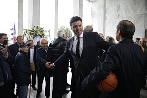 Ο τελευταίος αποχαιρετισμός στον Βασίλη Γκούμα