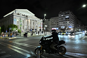 Πειραιάς: «Πετάχτηκε ξαφνικά, δεν υπήρχε χρόνος αντίδρασης», λέει ο οδηγός του λεωφορείου – Μάχη για τη ζωή του δίνει ο 17χρονος