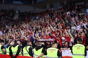 Εντυπωσιακή ατμόσφαιρα από τους φιλάθλους του Ολυμπιακού στην «Arena 8888» στον με τη Χάποελ
