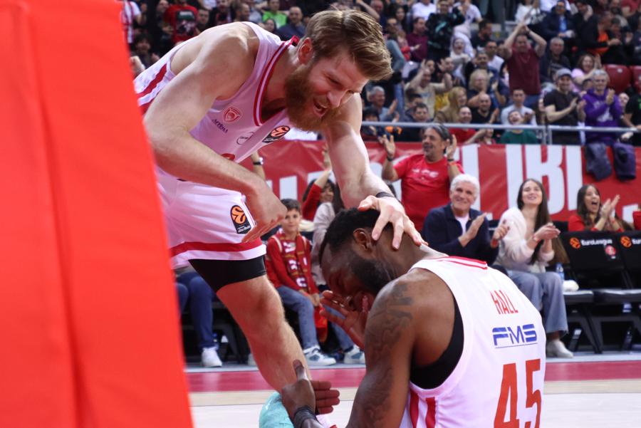 Απίστευτη συνεργασία Γουόκαπ-Χολ για την φάση της χρονιάς με 0.4″ στο χρονόμετρο (vid)