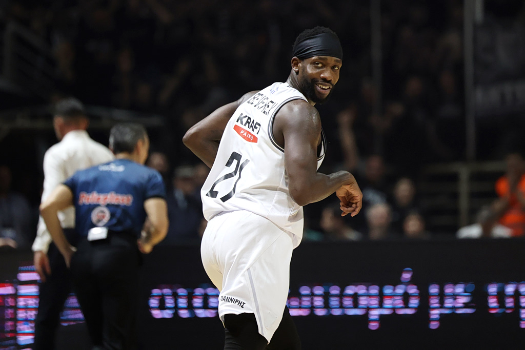 Ο Μπέβερλι αποθεώθηκε στο «Παλατάκι» και πανηγύρισε μαζί με τον κόσμο του ΠΑΟΚ