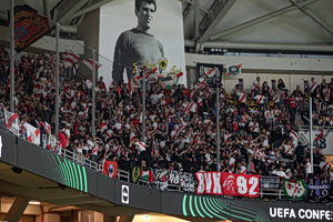 Οι οπαδοί της Ράγιο Βαγιεκάνο τίμησαν τη μνήμη του Αλέξη Γρηγορόπουλου στα Εξάρχεια (pic)