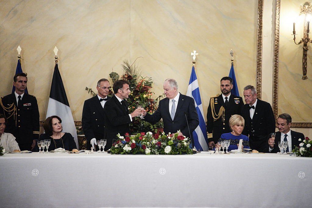 Ενισχύεται η αμυντική συμμαχία Ελλάδας – Γαλλίας: Το δείπνο στο Προεδρικό Μέγαρο και οι συμφωνίες που θα υπογραφούν