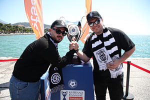 Γιορτινό κλίμα στην παραλία του Βόλου πριν τον τελικό Κυπέλλου Ελλάδας, ανάμεσα σε ΠΑΟΚ και ΟΦΗ