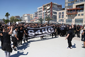 ΠΑΟΚ – ΟΦΗ: Φίλος των Κρητικών ξεχώρισε με μαντινάδα σε μπλούζα πριν τον τελικό