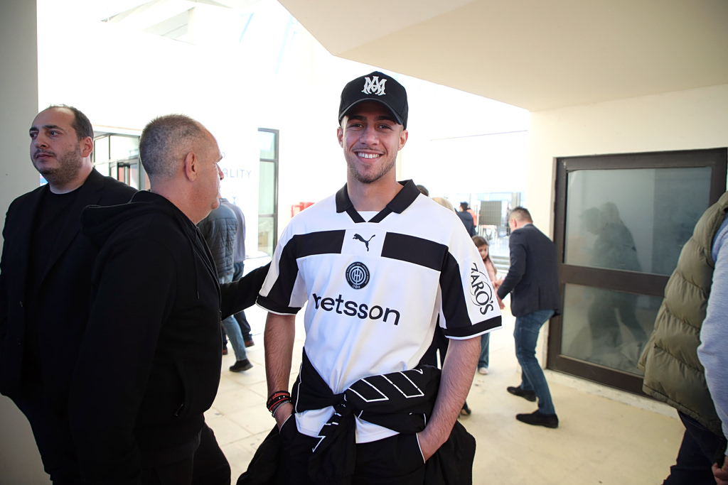 Ο Μπάμπης Κωστούλας στο πλευρό του αδελφού του με φανέλα ΟΦΗ