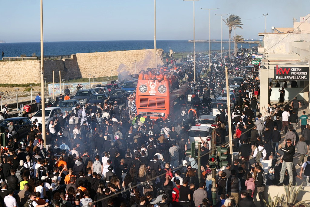 ΟΦΗ: Ιστορικός θρίαμβος Κυπέλλου και πανηγυρισμοί στην Κρήτη