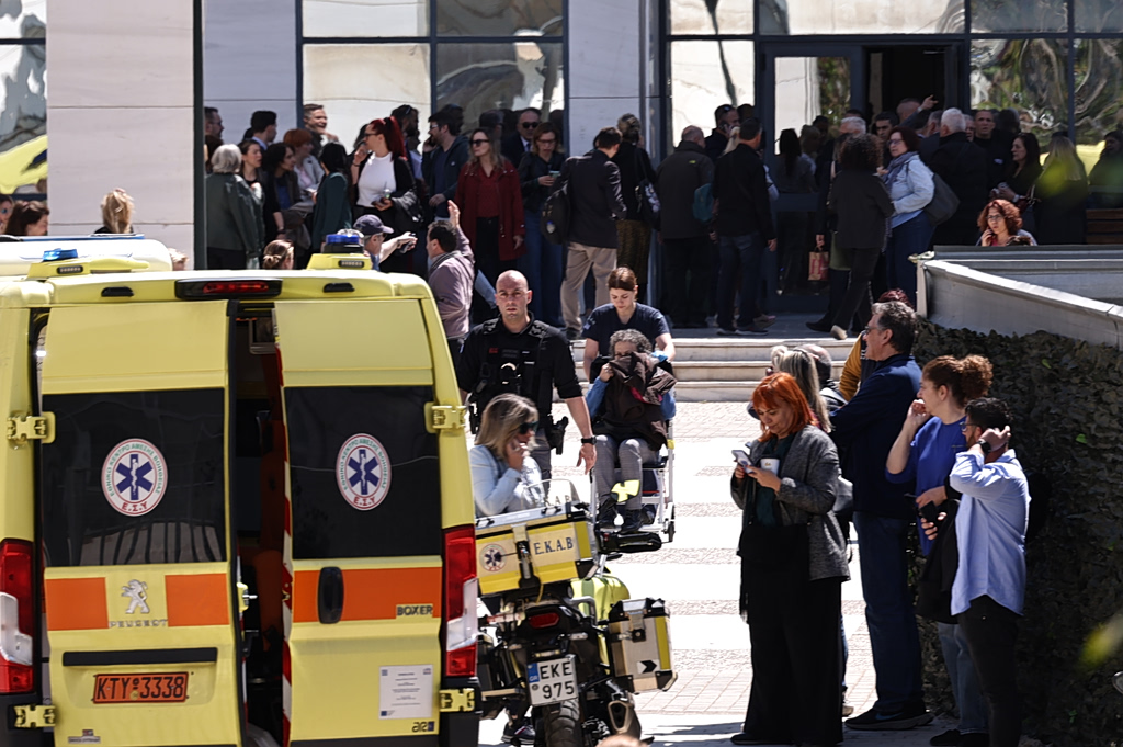 Συναγερμός στην Λουκάρεως: Μετά τον ΕΦΚΑ, ο 89χρονος πυροβόλησε τέσσερα ακόμη άτομα στο Ειρηνοδικείο